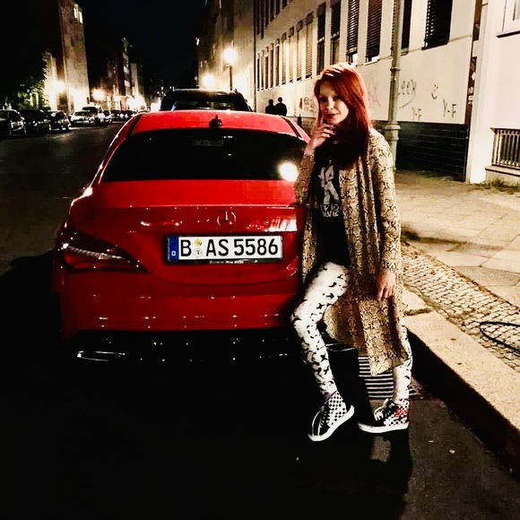 Meet your Posher, Brenna - Picture 2 of 3